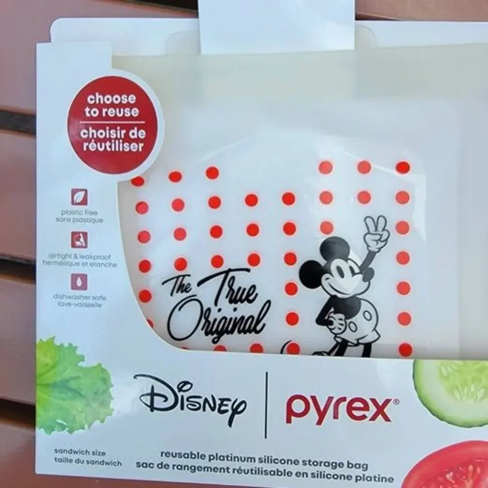 Disney Pyrex Food Storge Bags 1 half gallon, 1 sandwich set of 2 NEW